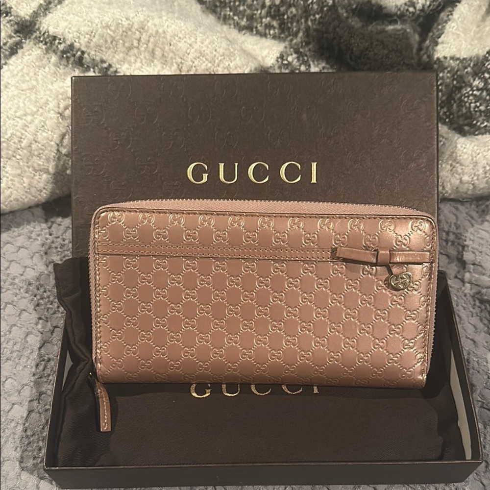 Gucci Women's Shimmering Rose Gold Wallet